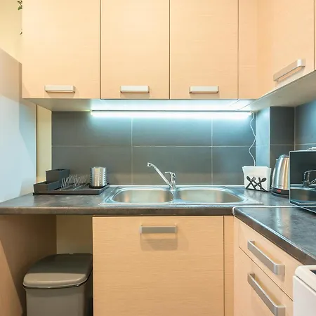 Apartment Artistic 2br Maisonette: An Architectural Delight