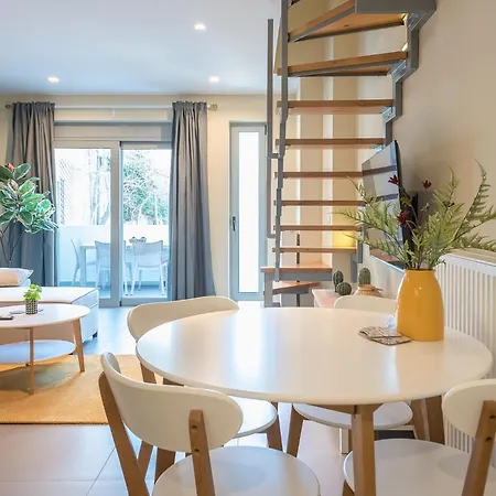 Apartment Artistic 2br Maisonette: An Architectural Delight Athens