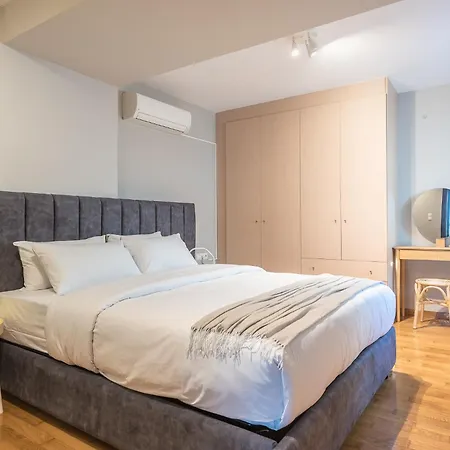 Apartment Artistic 2br Maisonette: An Architectural Delight *