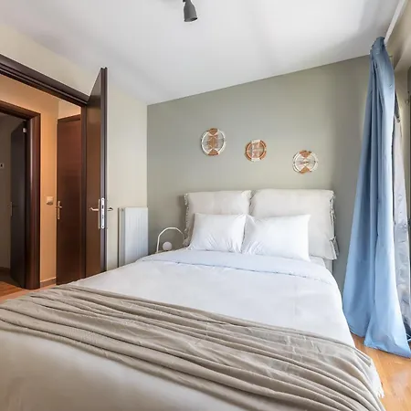 Apartment Artistic 2br Maisonette: An Architectural Delight