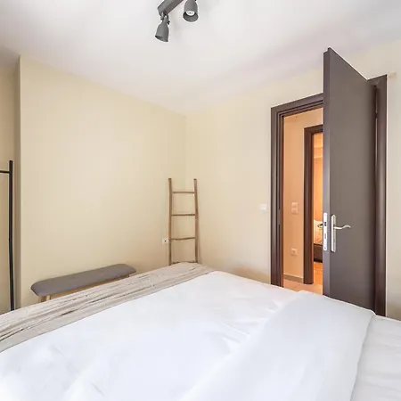 Apartment Artistic 2br Maisonette: An Architectural Delight