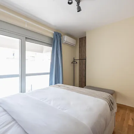 Apartment Artistic 2br Maisonette: An Architectural Delight *