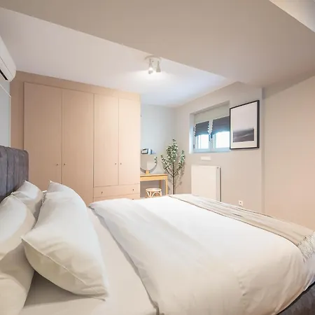 Artistic 2br Maisonette: An Architectural Delight Apartment *