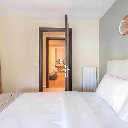 Apartment Artistic 2br Maisonette: An Architectural Delight